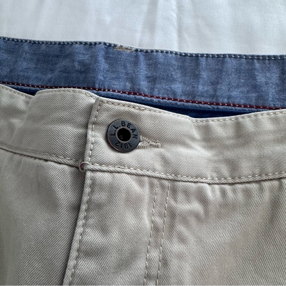 L.L.Bean Men’s Casual Standard Fit 100% Cotton Light Khakis, EUC - Picture 3 of 7